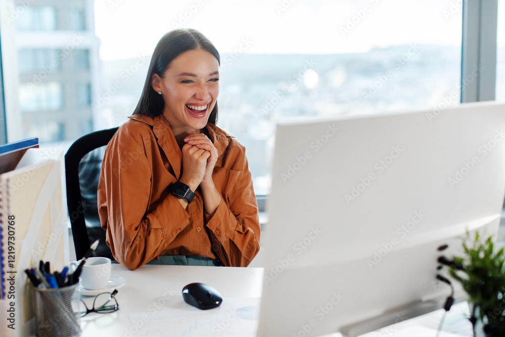 Happy business woman smiling and reading something on her computer